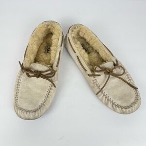 UGG Dakota Moccasin Slippers in Ivory Suede w/ sheepskin/wool lining Size 10